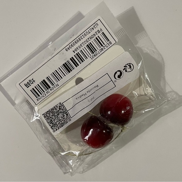 NEW Beautiful Bold Cherry Earrings - Picture 3 of 4